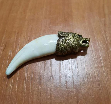 Фото Клык волка с головой из металла