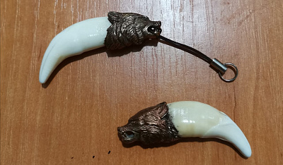 Превью Клык волка с головой из металла