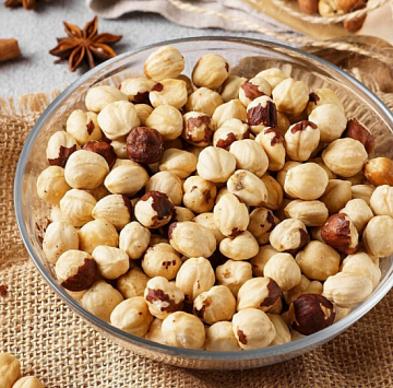 Фото Фундук очищенный жареный