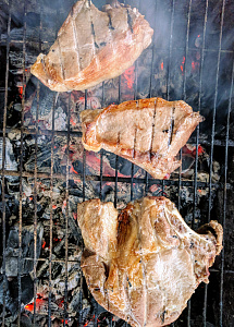 Превью Корейка вольерного кабана на кости