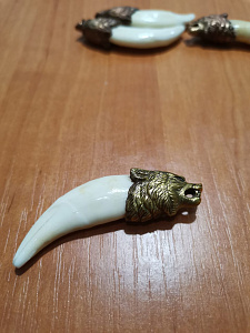 Превью Клык волка с головой из металла